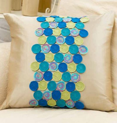 circling-accent-pillow-free-crochet-pattern