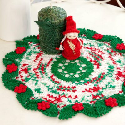 HOLLY AND LACE DOILY