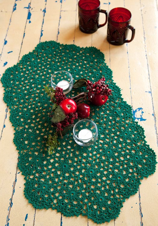 Holiday Or Any Day Table Runner Free Table Runner | Lyns Crafts