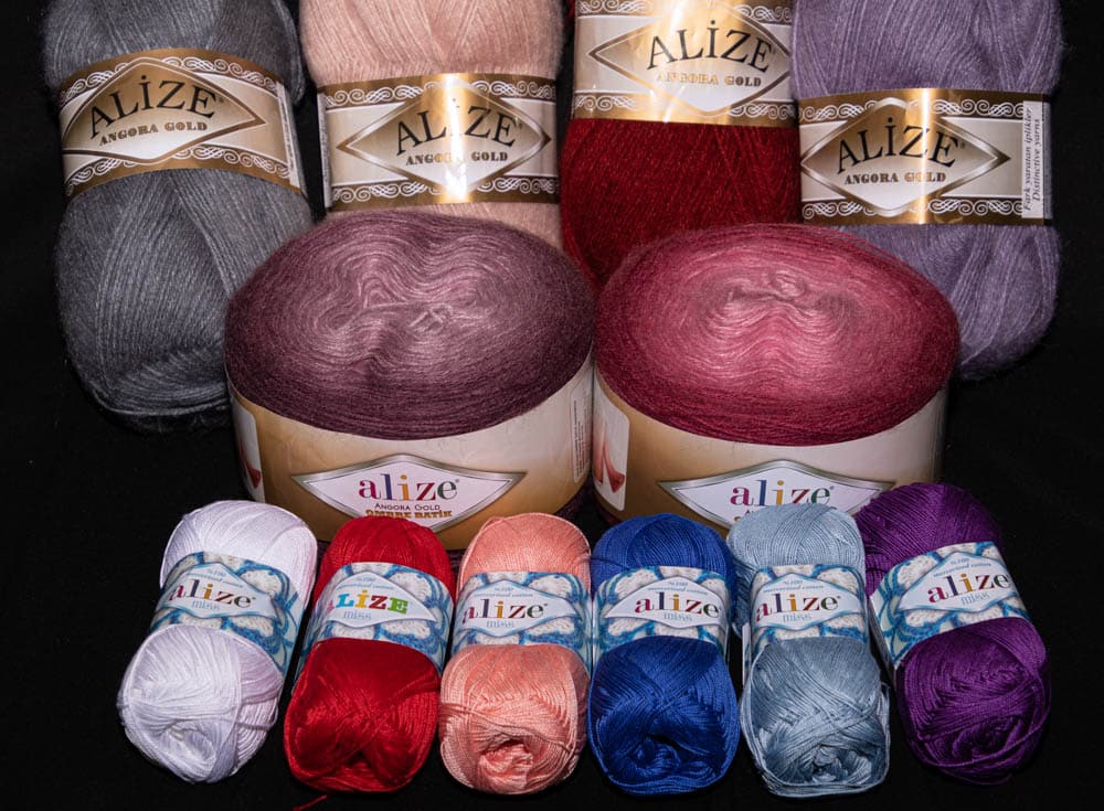 How big is that yarn or thread? We show you how big our yarns and