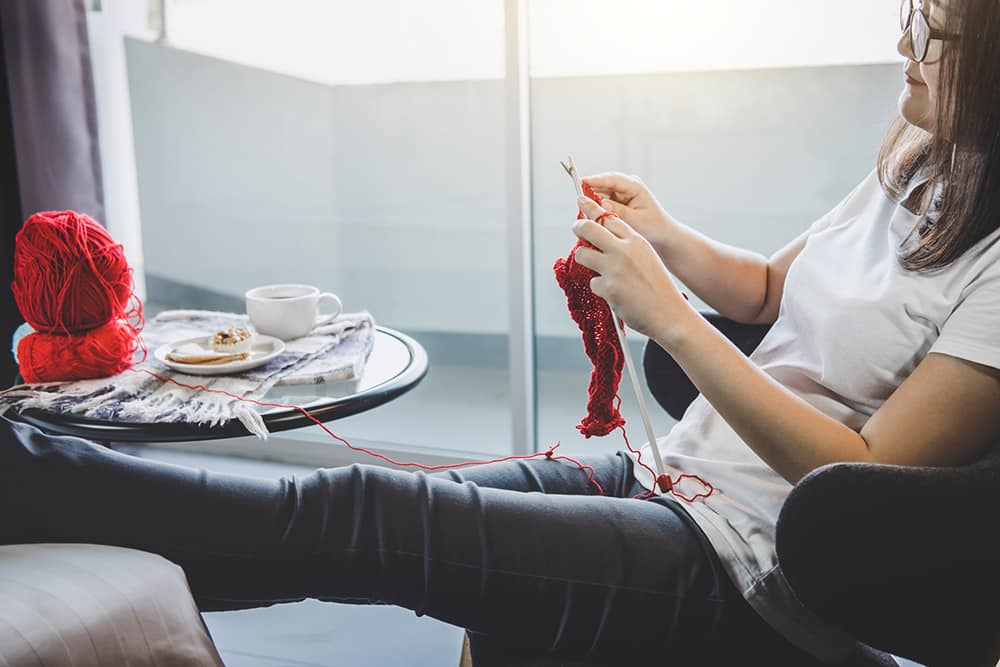 Knitting vs Crochet. What's the difference? 8 Relaxing while knitting